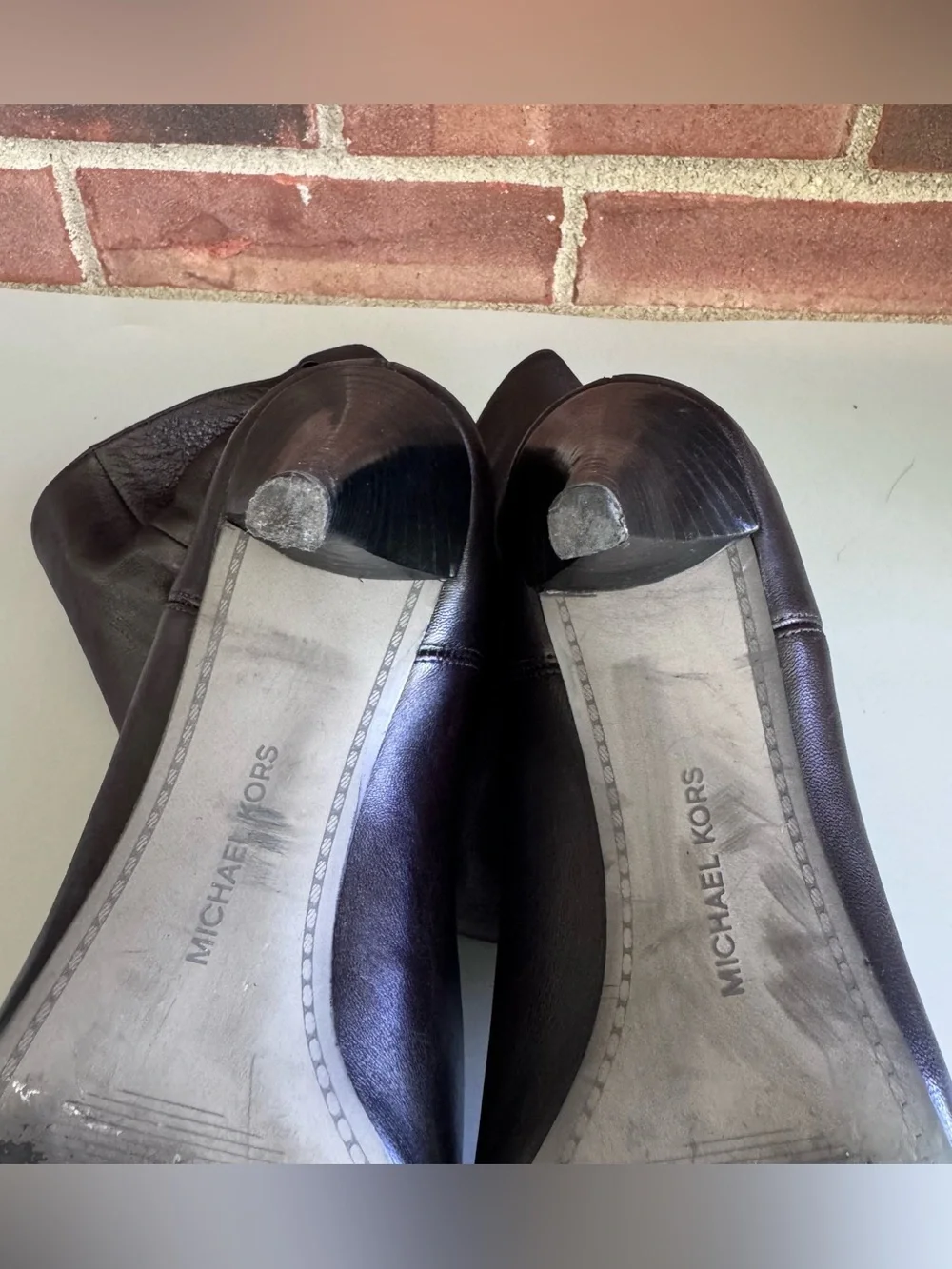 Michael Kors Black Leather Pointed Toe Ankle Booties Kitten Heel US 9M. In great
